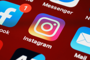 インスタで文字投稿:簡単に始める方法とおすすめアプリ